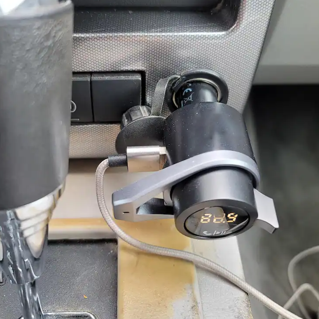 Dual-Port Fast Charge Bluetooth Fm Car Transmitter, Digital Display Wireless Audio Receiver With Hands-Free Calling Function